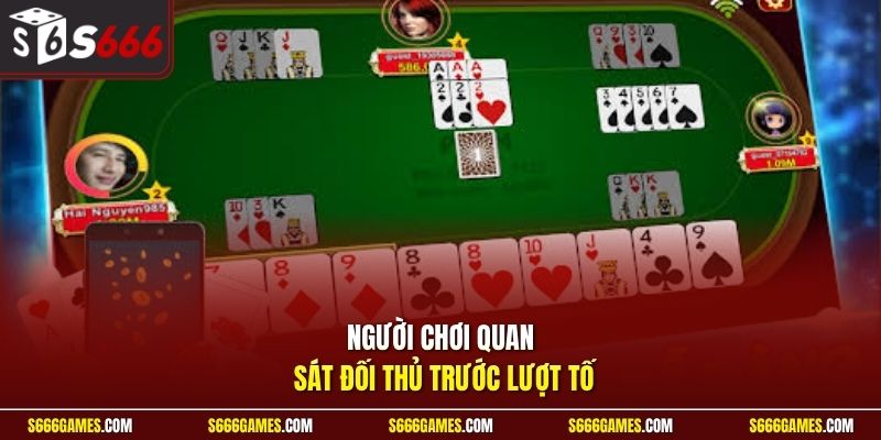 Người chơi quan sát đối thủ trước lượt tố